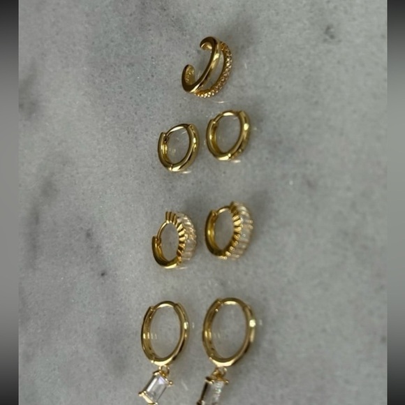 COPY - Gold Princess Crystal Huggie Hoop Earrings Set
Brand New - Picture 4 of 6